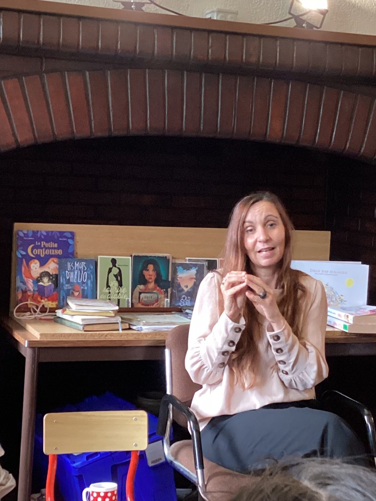 Nancy Guilbert rencontre les élèves du collège du Val d'Arros à la bibliothèque Françis Jammes de Tournay.