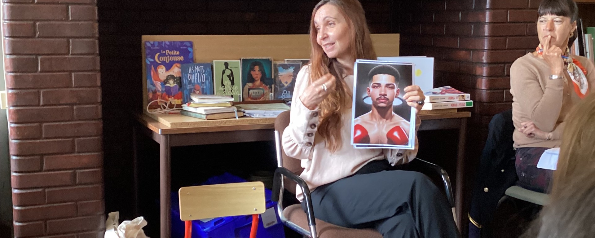 Nancy Guilbert et un des personnages de son livre Gazelle Punch